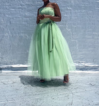 Load image into Gallery viewer, Beautiful seafoam tulle dress By Gunne Sax.
