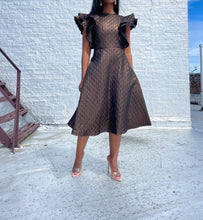 Load image into Gallery viewer, Gorgeous Iridescent Bronze Quilted Dress By Black Dash. SIZE: 0 but fits me as a size 4 Measures approximately: 14" pit to pit / 13" waist / 42" length (Measurements taken flat, double where applicable) MODEL: 5'1, 119lbs, size 4 COMPOSITION: Not listed