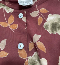 Load image into Gallery viewer, Thrifted Floral Skirt Set By Karin Morgan Collection. SIZE: 6 (fit's me perfectly as a size 4) Top measures approximately: 16.5" pit to pit / 20" length Skirt measures approximately: 13" waist / 20" length (Measurements taken flat, double where applicable) MODEL: 5'1, 119lbs, size 4 COMPOSITION: 100% Rayon