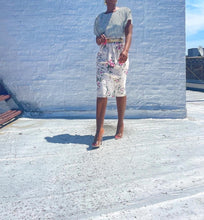 Load image into Gallery viewer, Vintage floral pencil skirt By Novelle. SIZE: S best fits M Measures approximately: 13.5-15.5" waist / 21" hip/ 25" length (Measurements taken laying flat, double where applicable) MODEL: 5'1, 119lbs, size 4 COMPOSITION: 50% Polyester 35% Rayon 15% Flax