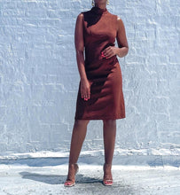 Load image into Gallery viewer, Vintage chocolate-colored shift dress. In excellent condition. SIZE: No label, best fits S/4 Measures approximately: 16.5" pit to pit / 14.5" waist / 37" length (Measurements taken laying flat, double where applicable) MODEL: 5'1, 119lbs, size 4