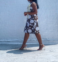 Load image into Gallery viewer, Vintage 1960's floral shift dress with detachable bow. In like-new condition.