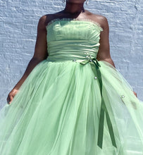 Load image into Gallery viewer, Beautiful seafoam tulle dress By Gunne Sax.