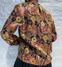 Load image into Gallery viewer, Vintage Andre Salvage Blouse. SIZE: Small Measures approximately: 20.5" pit to pit / 22.5" length (Measurements taken flat, double where applicable) MODEL: 5'1, 119lbs, size 4 COMPOSITION: Not listed, maybe Polyester