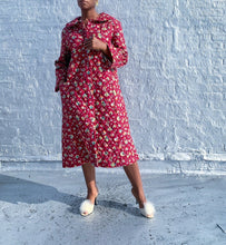 Load image into Gallery viewer, 60's quilted bed jacket with two front pockets. In excellent vintage condition!