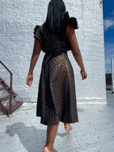 Load image into Gallery viewer, Gorgeous Iridescent Bronze Quilted Dress By Black Dash. SIZE: 0 but fits me as a size 4 Measures approximately: 14" pit to pit / 13" waist / 42" length (Measurements taken flat, double where applicable) MODEL: 5'1, 119lbs, size 4 COMPOSITION: Not listed