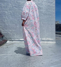 Load image into Gallery viewer, Vintage Jumbo Sleeve Floral Robe with a single pocket By Komar. SIZE: 2X Measures approximately: 26" pit to pit / 57" length (Measurements taken flat, double where applicable) MODEL: 5'1, 119lbs, size 4