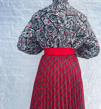 Load image into Gallery viewer, Fitted Plaid Skirt (S)