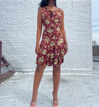 Load image into Gallery viewer, Thrifted Floral Skirt Set By Karin Morgan Collection. SIZE: 6 (fit's me perfectly as a size 4) Top measures approximately: 16.5" pit to pit / 20" length Skirt measures approximately: 13" waist / 20" length (Measurements taken flat, double where applicable) MODEL: 5'1, 119lbs, size 4 COMPOSITION: 100% Rayon