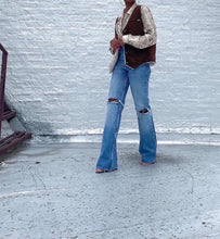 Load image into Gallery viewer, 1970s Nelson brown corduroy Sherpa lined western vest. SIZE: M