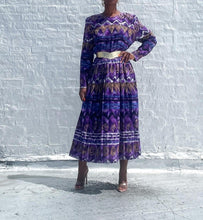Load image into Gallery viewer, Vintage Abstract Print Dress By Terri Ellen. SIZE: 10 Measures approximately: 20" pit to pit / 16.5-18" waist / 47" length (Measurements taken flat, double where applicable) MODEL: 5'1, 119lbs, size 4 COMPOSITION: 50% Polyester 50% Rayon
