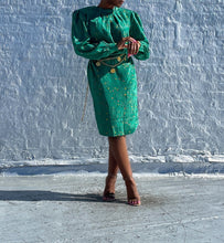 Load image into Gallery viewer, Vintage shift dress with one right side pocket and removable shoulder pads. SIZE: No tag best fits S/M