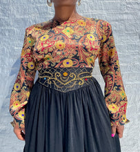 Load image into Gallery viewer, Vintage Andre Salvage Blouse. SIZE: Small Measures approximately: 20.5" pit to pit / 22.5" length (Measurements taken flat, double where applicable) MODEL: 5'1, 119lbs, size 4 COMPOSITION: Not listed, maybe Polyester