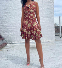 Load image into Gallery viewer, Thrifted Floral Skirt Set By Karin Morgan Collection. SIZE: 6 (fit's me perfectly as a size 4) Top measures approximately: 16.5" pit to pit / 20" length Skirt measures approximately: 13" waist / 20" length (Measurements taken flat, double where applicable) MODEL: 5'1, 119lbs, size 4 COMPOSITION: 100% Rayon