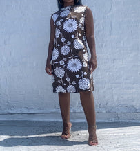 Load image into Gallery viewer, Vintage 1960's floral shift dress with detachable bow. In like-new condition.
