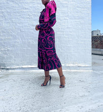 Load image into Gallery viewer, Stunning Vintage Dress with Removable Scarf/ Bow By Studio I NY Collection. SIZE: 8 Measures approximately: 21" pit to pit / 13.5-15" waist / 45.5" length / 32.5" Belt (Measurements taken flat, double where applicable) MODEL: 5'1, 119lbs, size 4