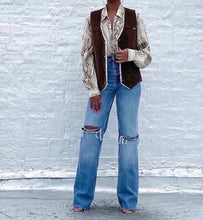 Load image into Gallery viewer, 1970s Nelson brown corduroy Sherpa lined western vest. SIZE: M
