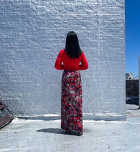 Load image into Gallery viewer, Awesome 1960s maxi dress that zips up the back. Belt not included. Has a tiny fabric flaw on the chest. Not noticeable when worn. SIZE: No size, best fits M