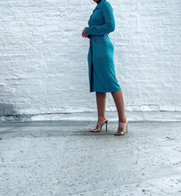Load image into Gallery viewer, Emerald blue/green slinky button-up dress with pockets By Roshani. SIZE: 38 best fits S/M Measures approximately: 18" pit to pit / 14.5" waist / 39.5" length