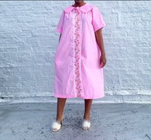 Load image into Gallery viewer, Bubblegum pink vintage trapeze dressing gown. Beautiful sheer floral snap front closure and one side pocket.