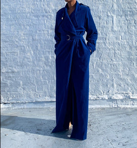 STUNNING rare vintage Vanity Fair Robe. The trench coat design comes fully equipped with shoulder pads and pockets. 