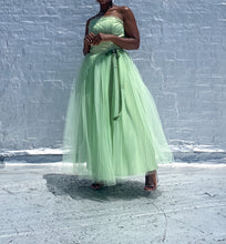Load image into Gallery viewer, Beautiful seafoam tulle dress By Gunne Sax.
