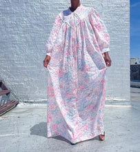 Load image into Gallery viewer, Vintage Jumbo Sleeve Floral Robe with a single pocket By Komar.   SIZE: 2X    Measures approximately: 26&quot; pit to pit / 57&quot; length   (Measurements taken flat, double where applicable)   MODEL: 5&#39;1, 119lbs, size 4
