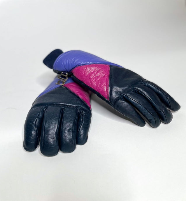 The coolest vintage leather ski gloves By Grandoe. In excellent condition.  Best fits S/M
