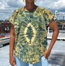 Load image into Gallery viewer, Izzy Tie-Dye Top (S)
