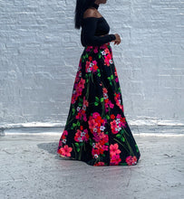 Load image into Gallery viewer, Stunning 1960&#39;s floral maxi skirt. 

