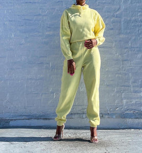 The softest yellow 80's jumpsuit By Variations. Pinned to fit at the waist. See the last photo.   SIZE: L 