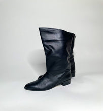 Load image into Gallery viewer, Beautifully made (like new) black leather boots. Made in Argentina. The brand isn&#39;t listed but might be Mister.   SIZE: 7M     MODEL: wears size 6  COMPOSITION: Genuine Leather 

