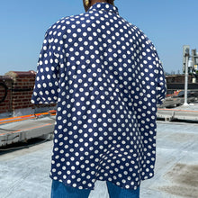 Load image into Gallery viewer, Silk Bonita Button up (L)
