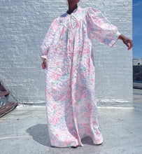 Load image into Gallery viewer, Vintage Jumbo Sleeve Floral Robe with a single pocket By Komar.   SIZE: 2X    Measures approximately: 26&quot; pit to pit / 57&quot; length   (Measurements taken flat, double where applicable)   MODEL: 5&#39;1, 119lbs, size 4
